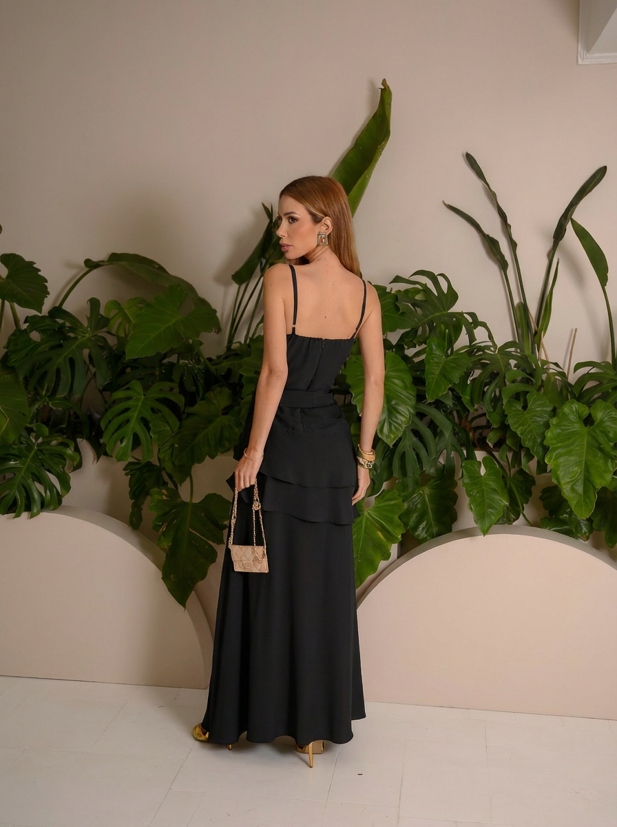 VESTIDO LONGO DECOTE RETO COM BABADO PRETO