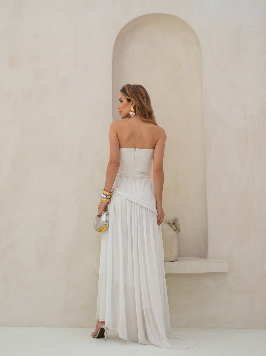 VESTIDO LONGO TOMARA QUE CAIA COM SAIA ASSIMÉTRICA E FAIXA OFF WHITE