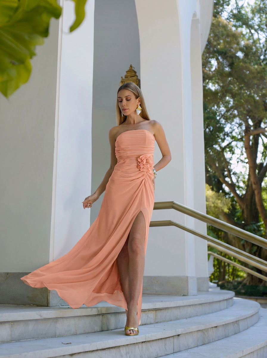 VESTIDO LONGO TOMARA QUE CAIA DRAPEADO NA CINTURA COM FLOR 3D REMOVÍVEL E FENDA ROSA