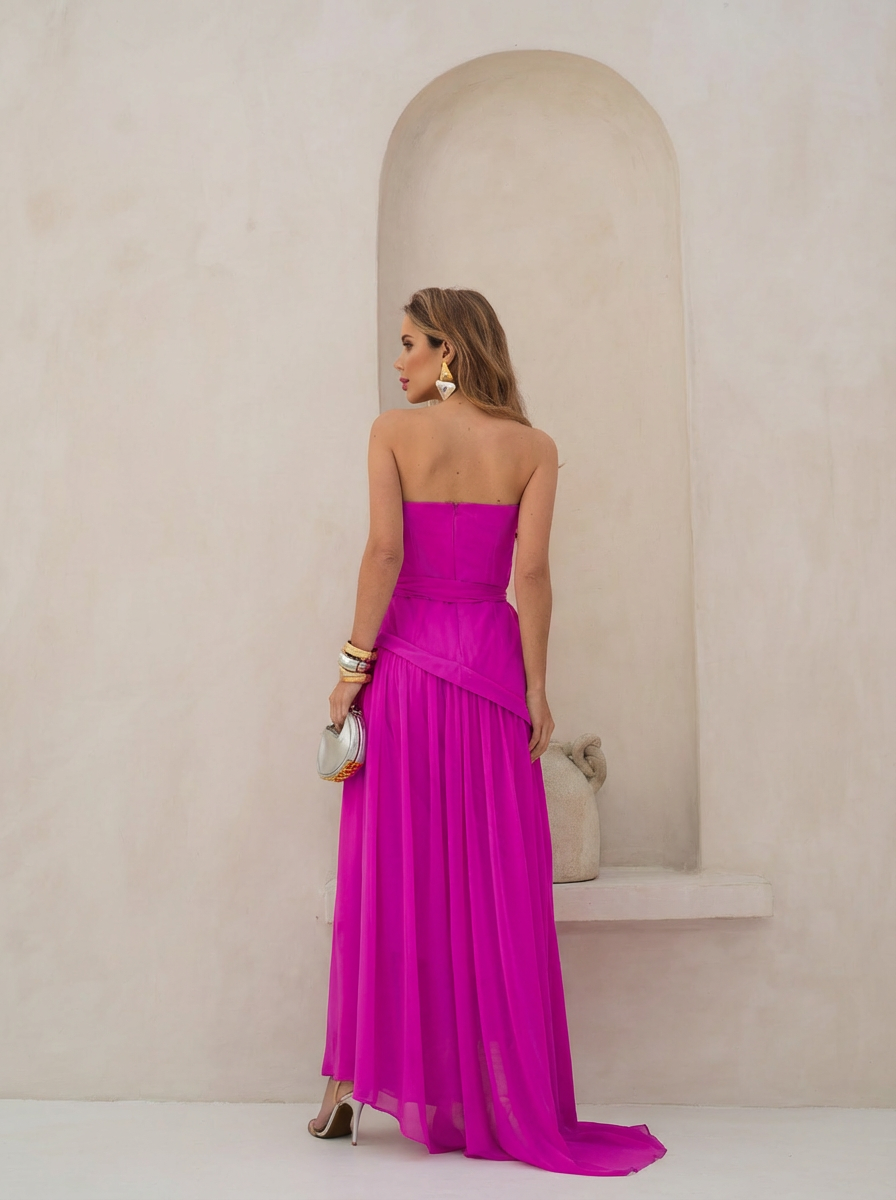 VESTIDO LONGO TOMARA QUE CAIA COM SAIA ASSIMÉTRICA E FAIXA ROSA