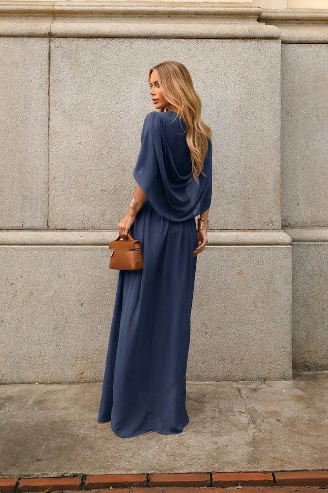 VESTIDO LONGO DECOTE V COM MANGA MORCEGO E FRANZIDO NA CINTURA AZUL