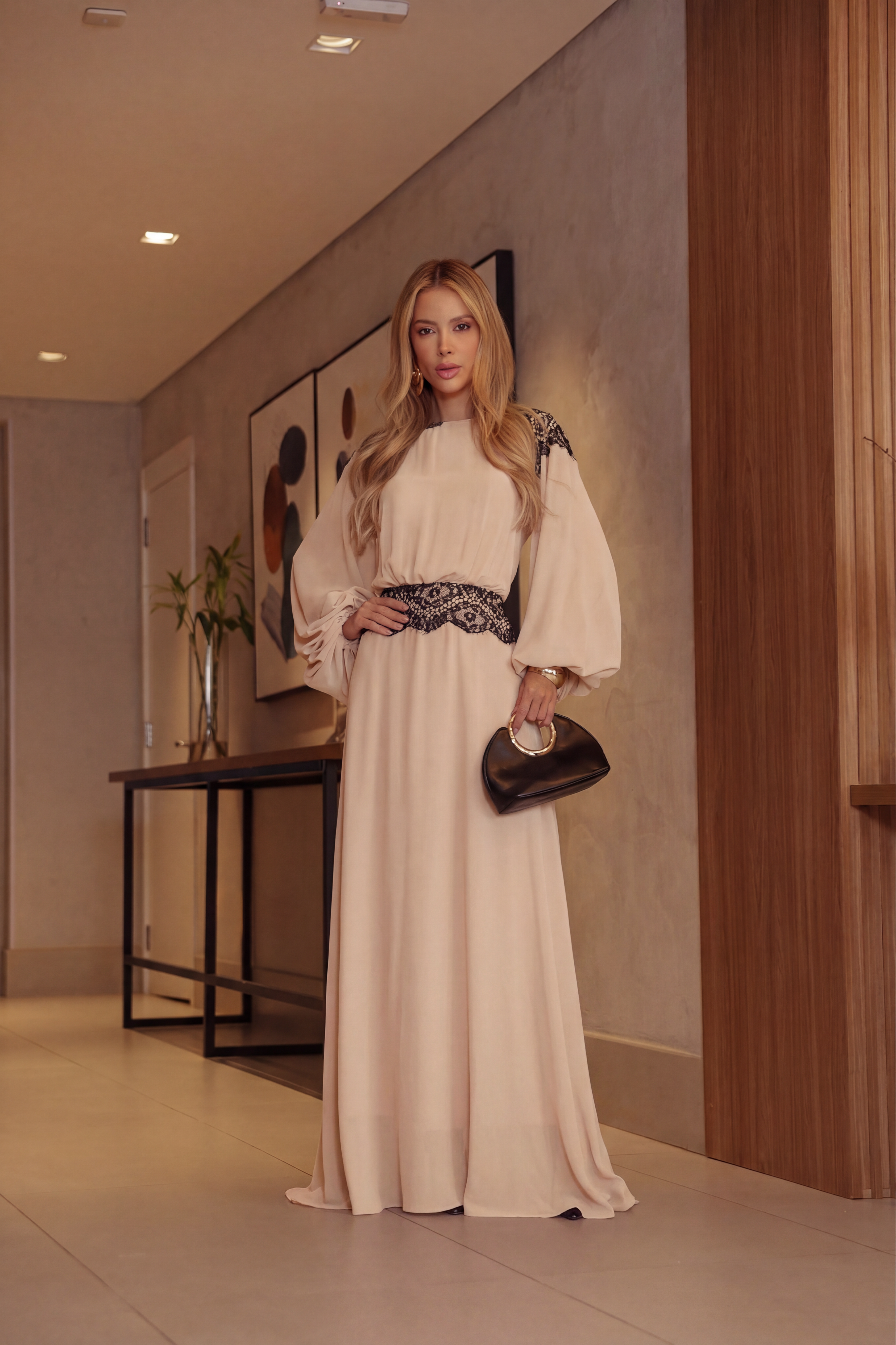 VESTIDO LONGO MANGA BALÃO COM RENDA NUDE