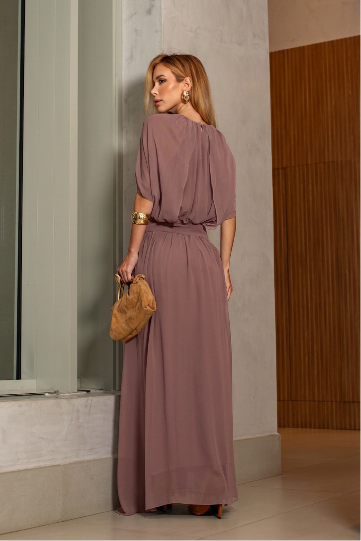 VESTIDO LONGO MANGA MORCEGO COM GOTA NO DECOTE ROSA ANTIGO