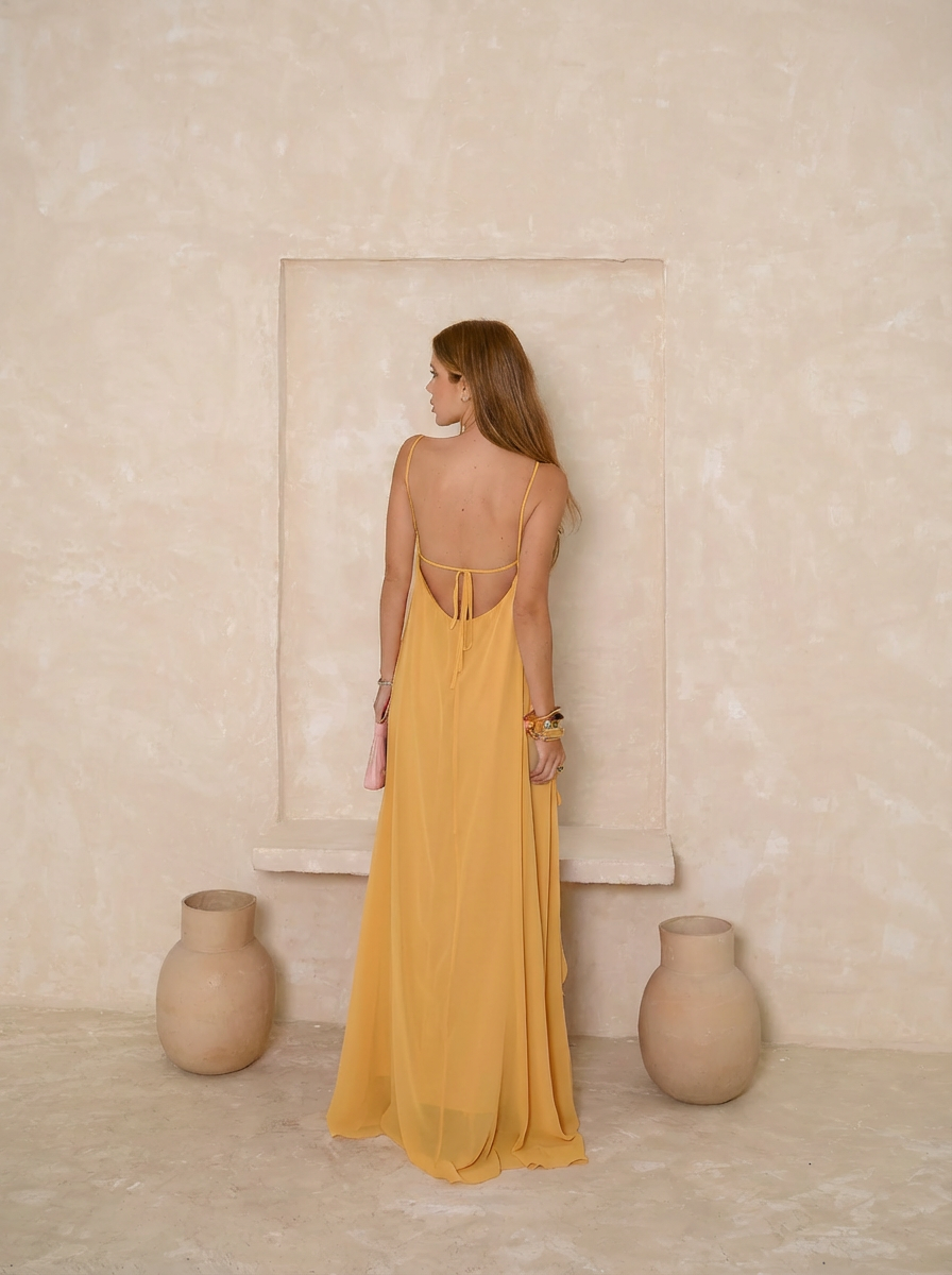 VESTIDO LONGO FRENTE ÚNICA COM FLOR 3D REMOVÍVEL E BABADOS CASCATA AMARELO