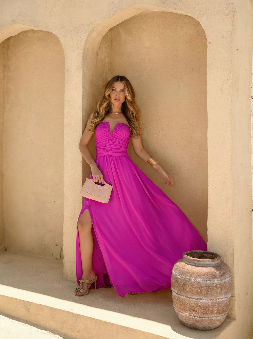 VESTIDO LONGO TOMARA QUE CAIA DECOTE V DRAPEADO COM FENDA LATERAL FÚCSIA