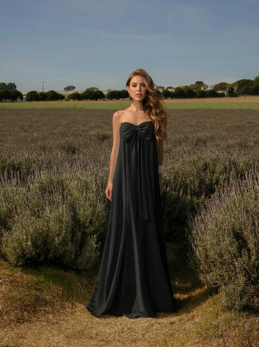 VESTIDO LONGO FLUÍDO DECOTE RETO COM LAÇO PRETO