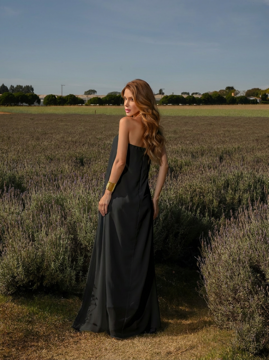 VESTIDO LONGO FLUÍDO DECOTE RETO COM LAÇO PRETO