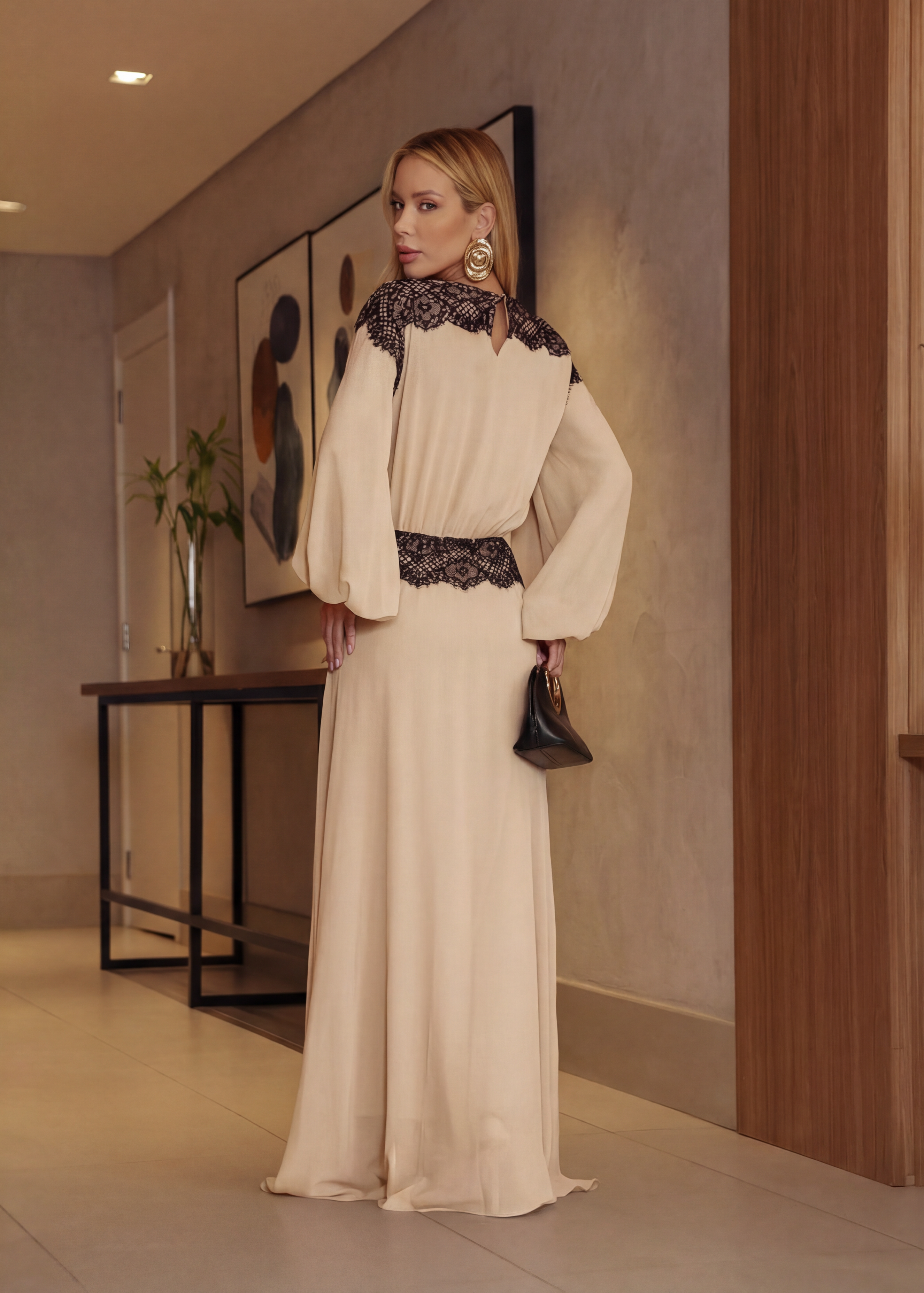 VESTIDO LONGO MANGA BALÃO COM RENDA NUDE