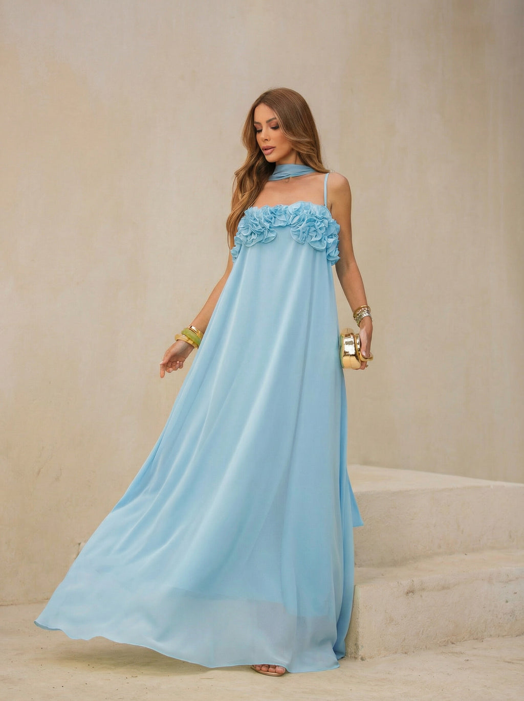 VESTIDO LONGO DECOTE RETO COM BABADOS AZUL