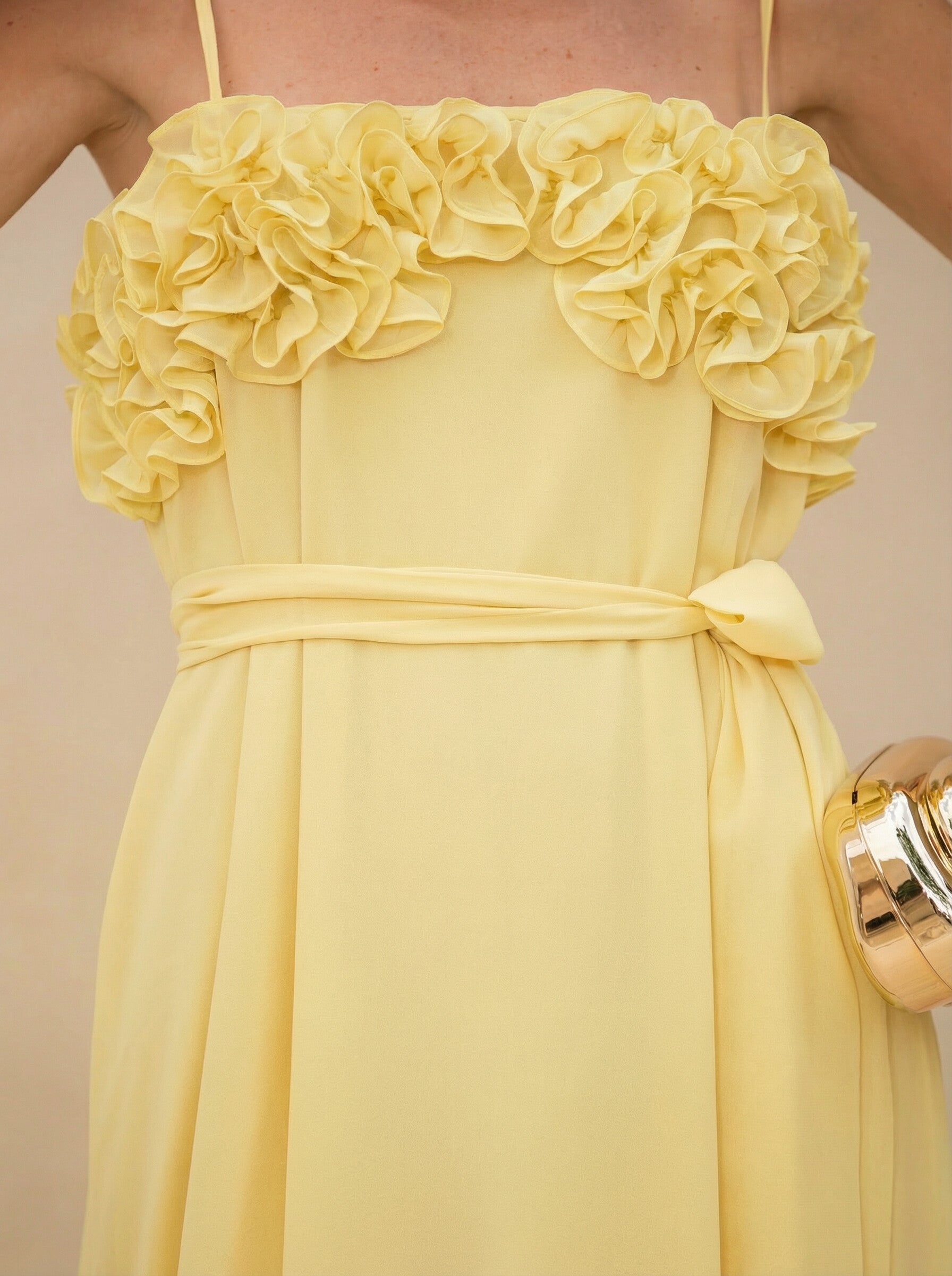 VESTIDO LONGO DECOTE RETO COM BABADOS AMARELO