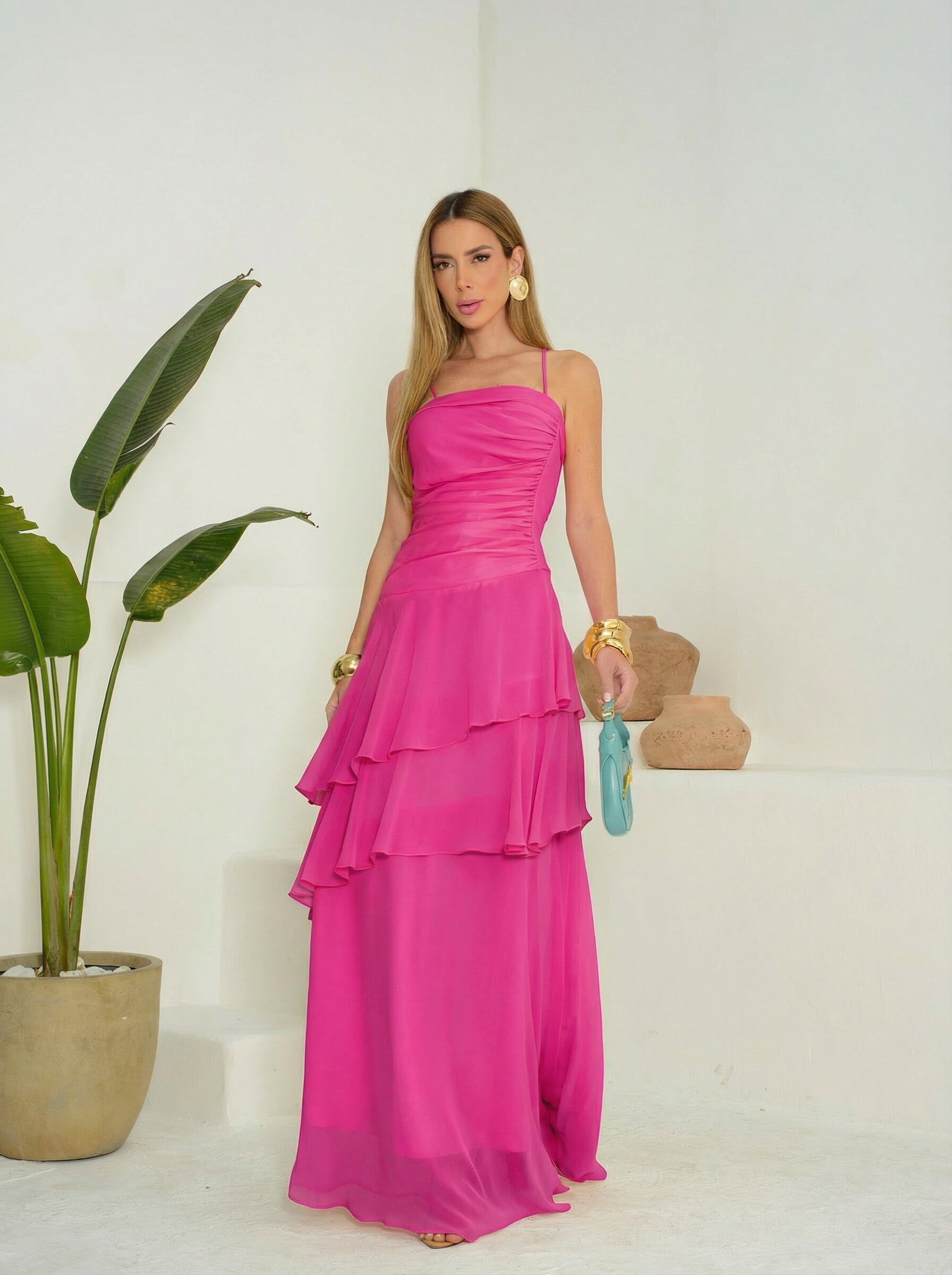 VESTIDO LONGO DECOTE RETO COM ALÇAS SAIA EM CAMADAS E DRAPEADO ROSA