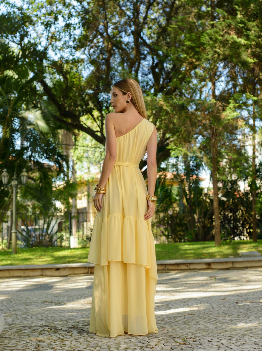 VESTIDO LONGO UM OMBRO COM FLOR 3D REMOVÍVEL E SAIA EM CAMADAS AMARELO