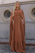 VESTIDO LONGO COM CAPA E DETALHE DE RENDA CARAMELO