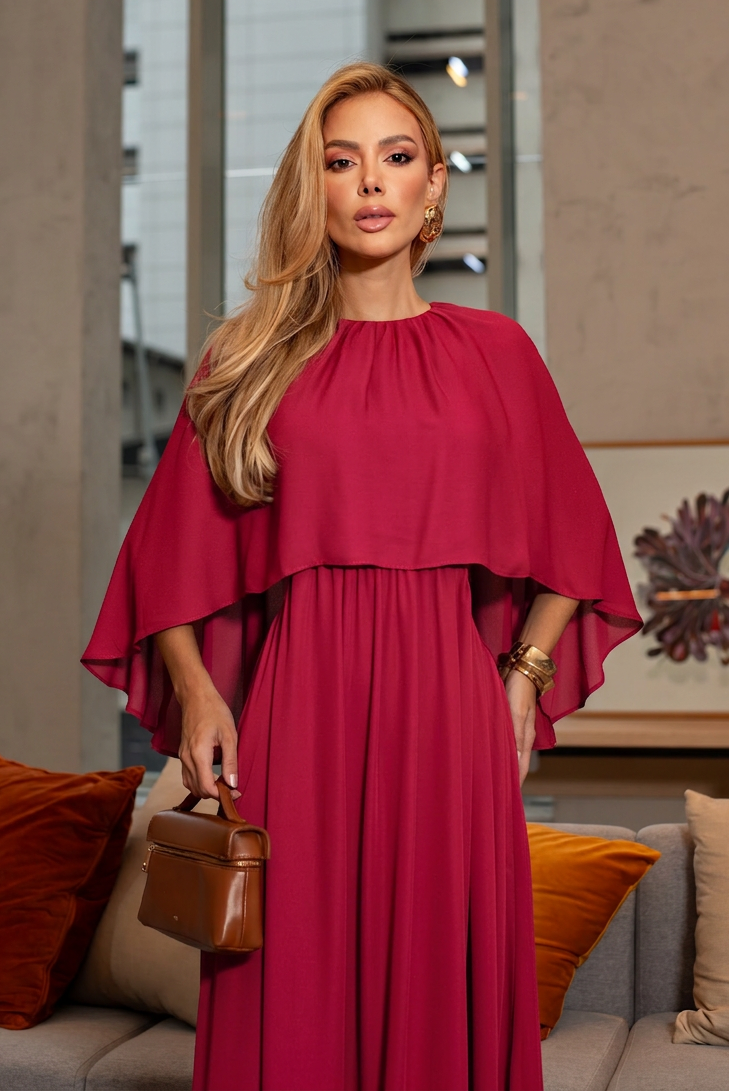 VESTIDO LONGO COM CAPA E BABADO NA BARRA VERMELHO