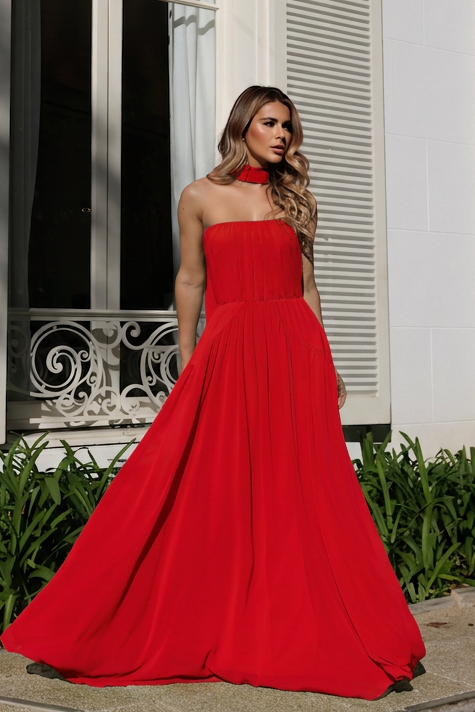 VESTIDO LONGO TOMARA QUE CAIA COM FRANZIDO E FAIXA VERMELHO