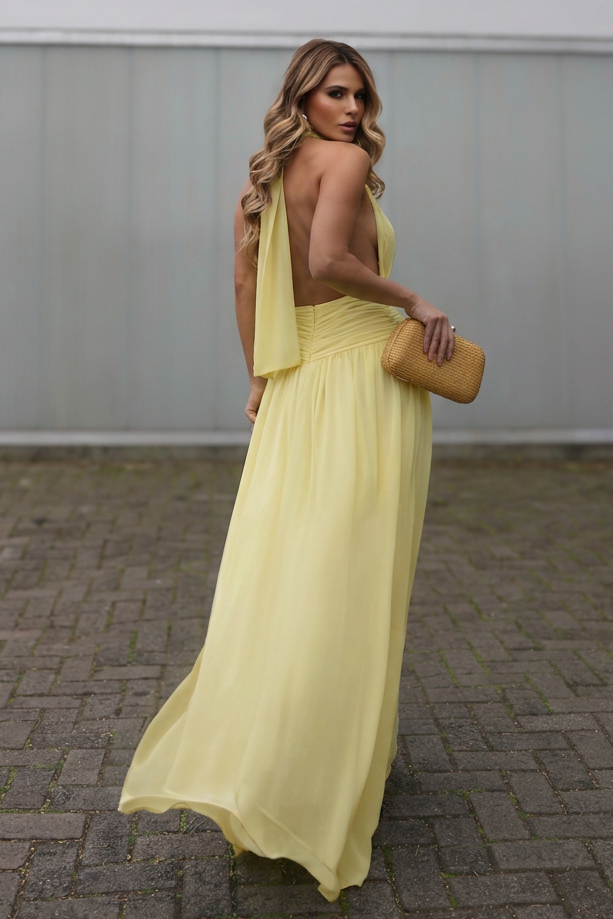 VESTIDO LONGO FRENTE ÚNICA COM RECORTE FRONTAL E CINTURA FRANZIDA AMARELO