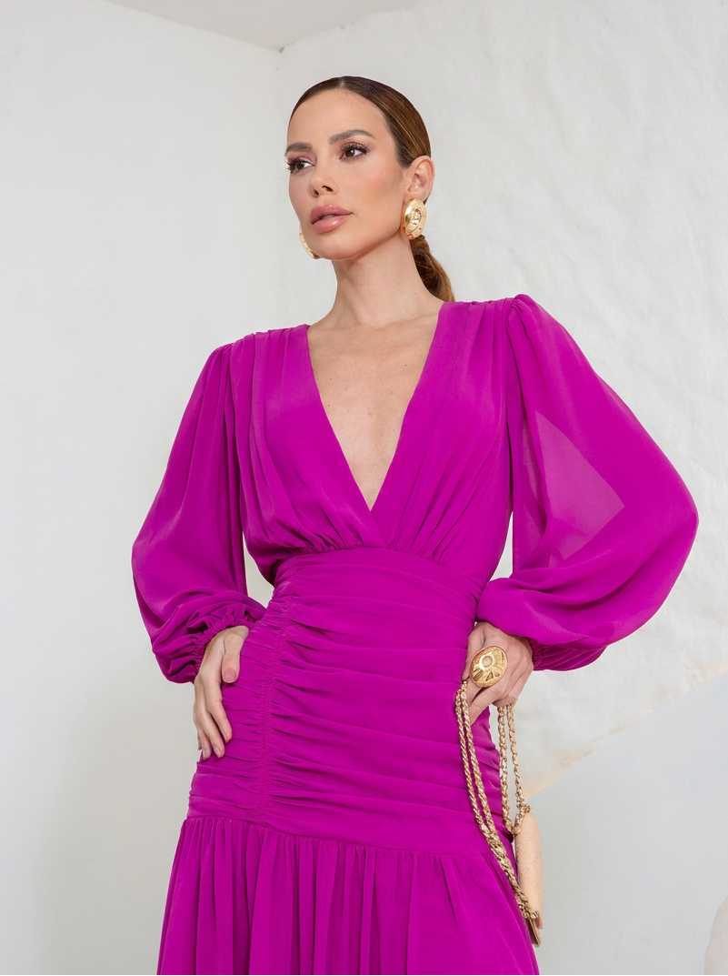 VESTIDO LONGO DECOTE V COM MANGA LONGA E FRANZIDO NA CINTURA ROSA