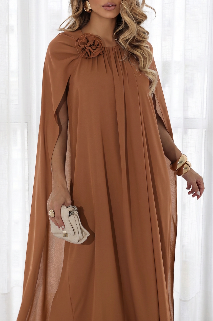 VESTIDO LONGO COM CAPA MARROM