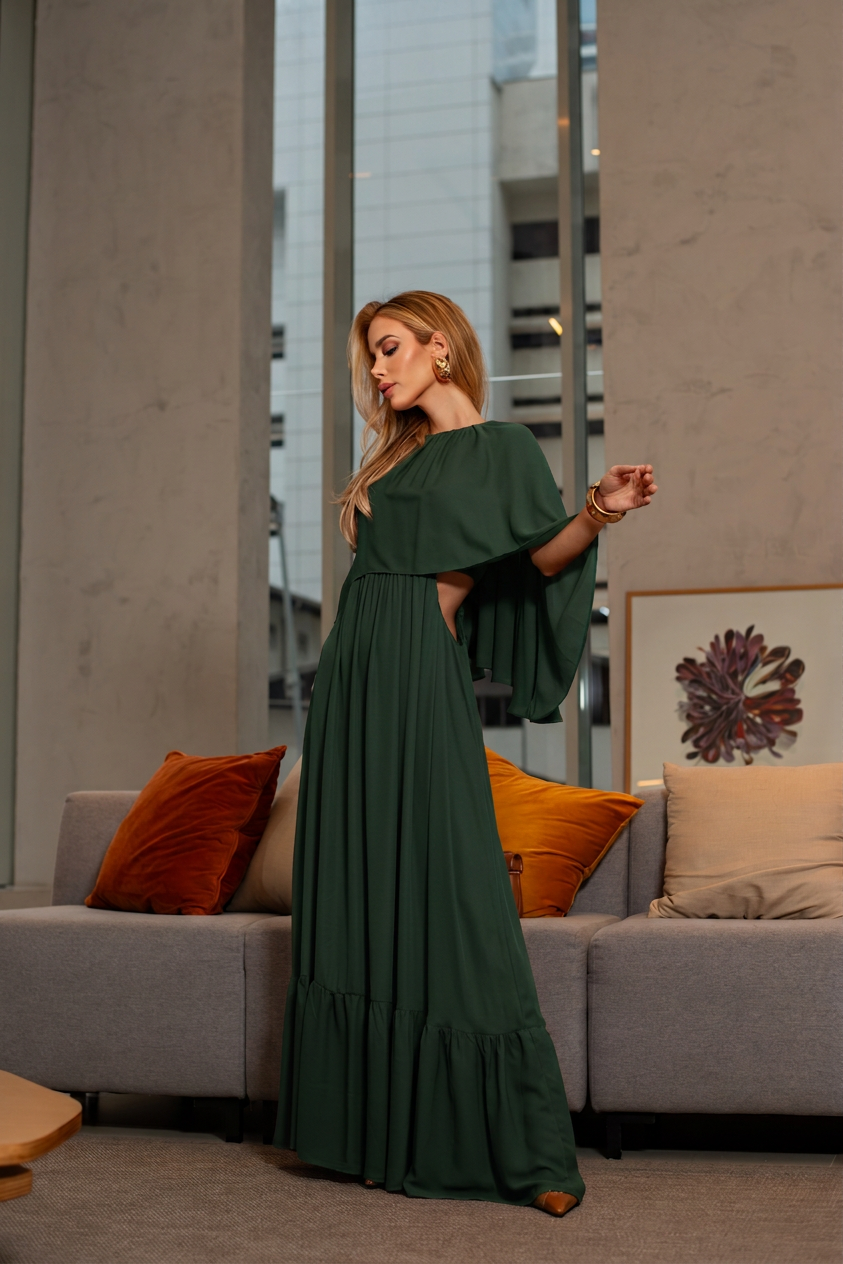 VESTIDO LONGO COM CAPA E BABADO NA BARRA VERDE