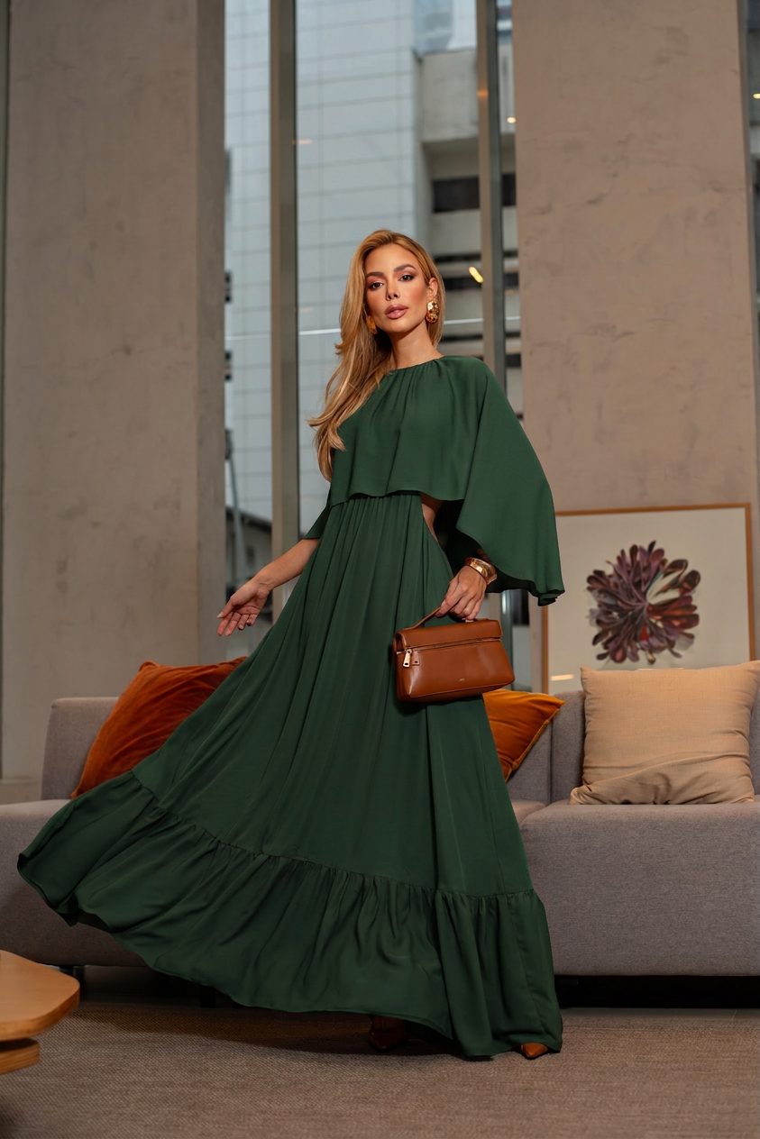 VESTIDO LONGO COM CAPA E BABADO NA BARRA VERDE