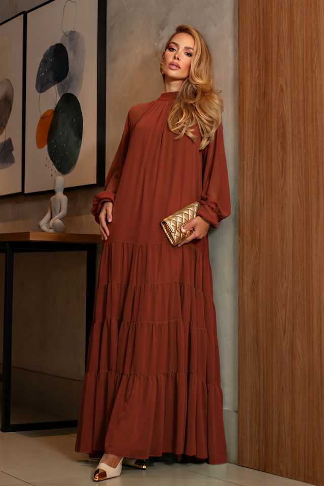 VESTIDO LONGO GOLA ALTA MANGA LONGA E BABADOS TERRACOTA