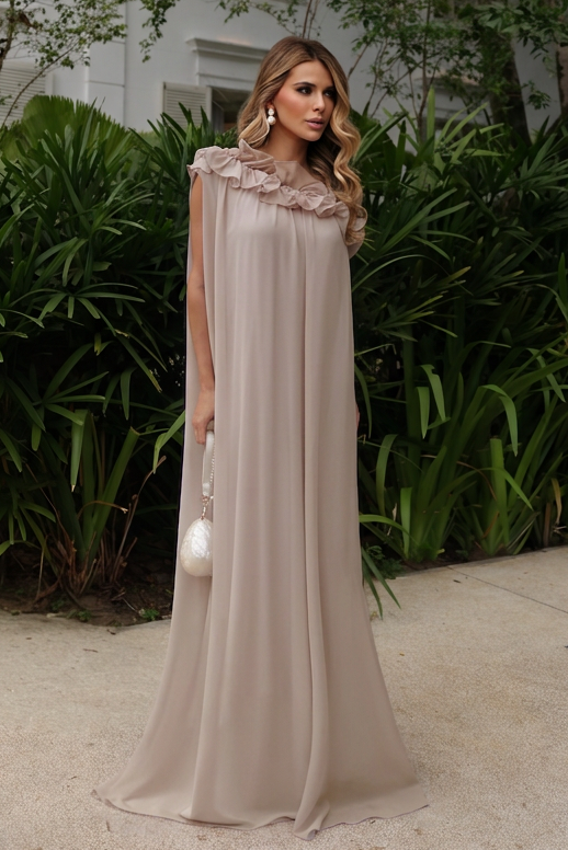 VESTIDO LONGO UM OMBRO COM BABADOS E FAIXA NA CINTURA AREIA