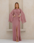 VESTIDO LONGO DRAPEADO COM MANGA SINO E FENDA ROSA ANTIGO