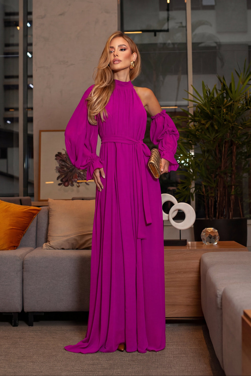 VESTIDO LONGO DECOTE HALTER OMBROS ABERTOS COM MANGA BUFANTE ROSA