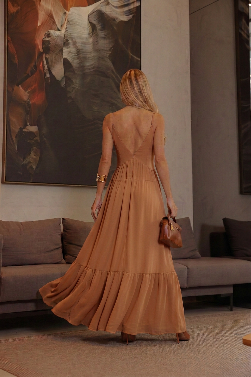 VESTIDO LONGO DECOTE V COM ALÇAS FINAS E CAPA CARAMELO