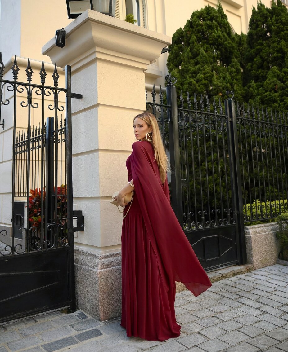 VESTIDO LONGO DECOTE V FRANZIDO COM CAPA E BROCHE DE PEDRA MARSALA