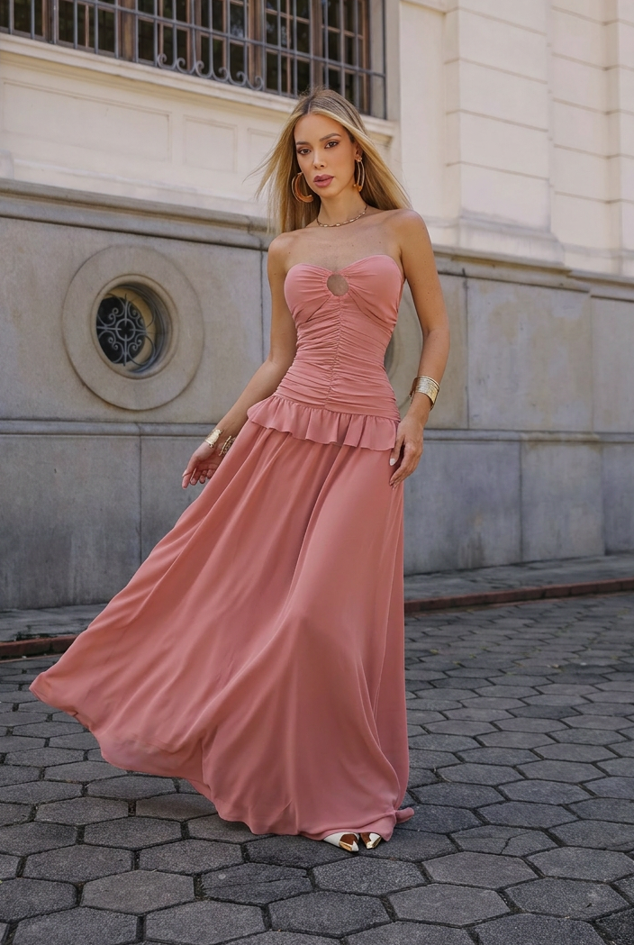 VESTIDO LONGO TOMARA QUE CAIA FRANZIDO COM RECORTE E CAPA ROSA
