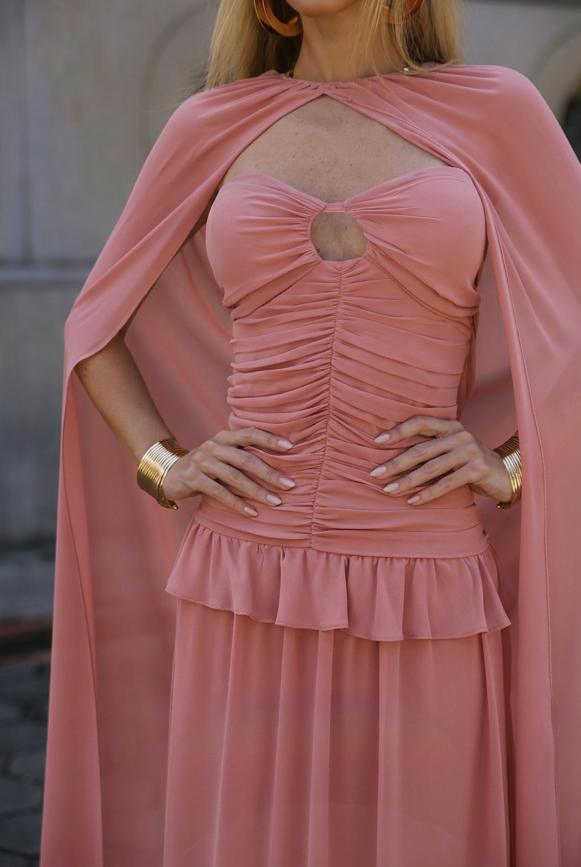 VESTIDO LONGO TOMARA QUE CAIA FRANZIDO COM RECORTE E CAPA ROSA