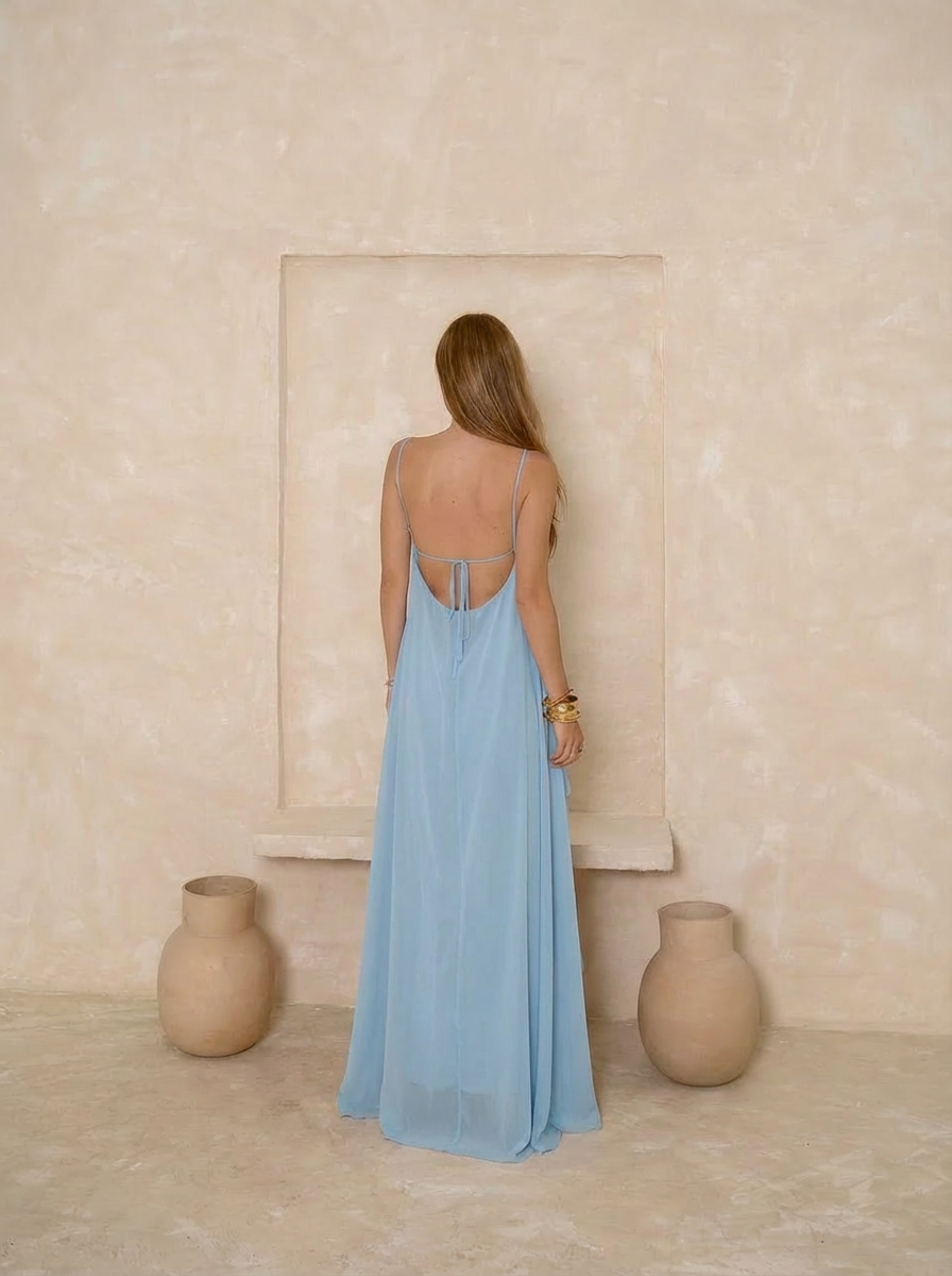 VESTIDO LONGO FRENTE ÚNICA COM FLOR 3D REMOVÍVEL E BABADOS CASCATA AZUL