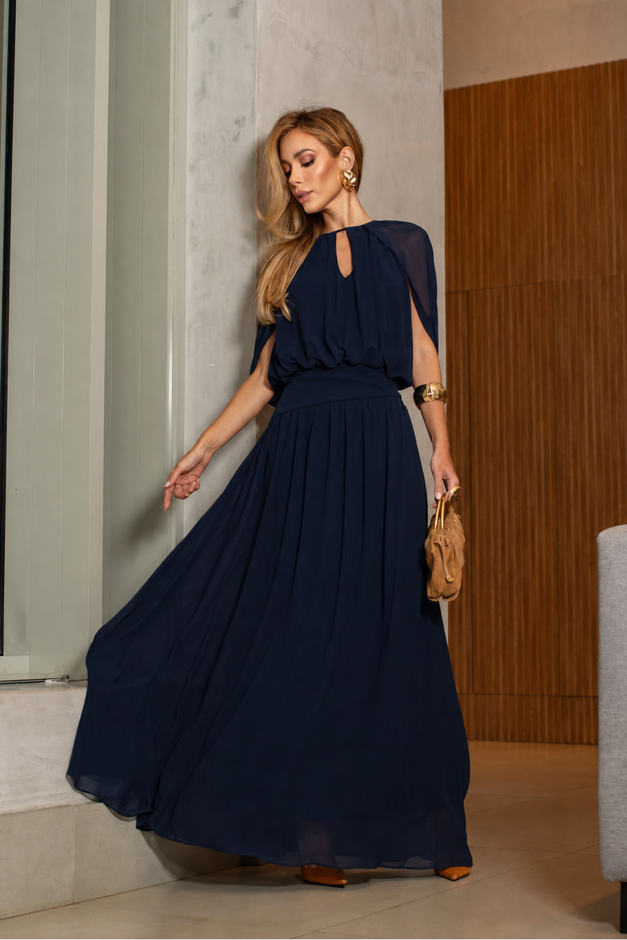VESTIDO LONGO MANGA MORCEGO COM GOTA NO DECOTE AZUL