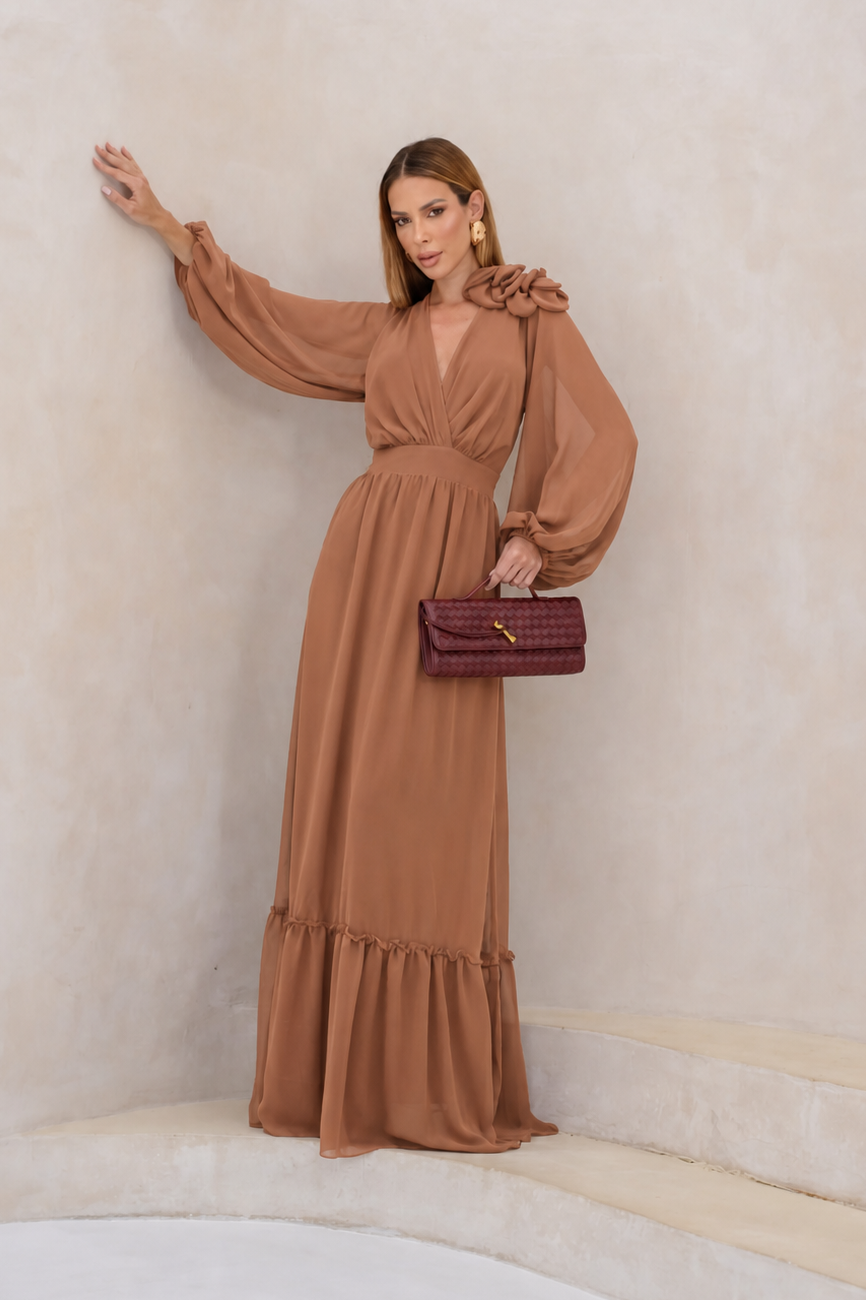 VESTIDO LONGO DECOTE V TRANSPASSADO COM MANGA BUFANTE E BABADO NA BARRA MARROM
