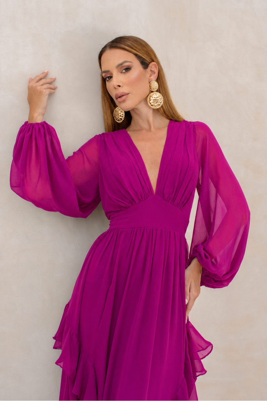 VESTIDO LONGO DECOTE V PROFUNDO COM MANGA BUFANTE E BABADOS LATERAIS ROSA
