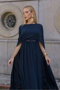 VESTIDO LONGO COM CAPA E DETALHE DE RENDA AZUL