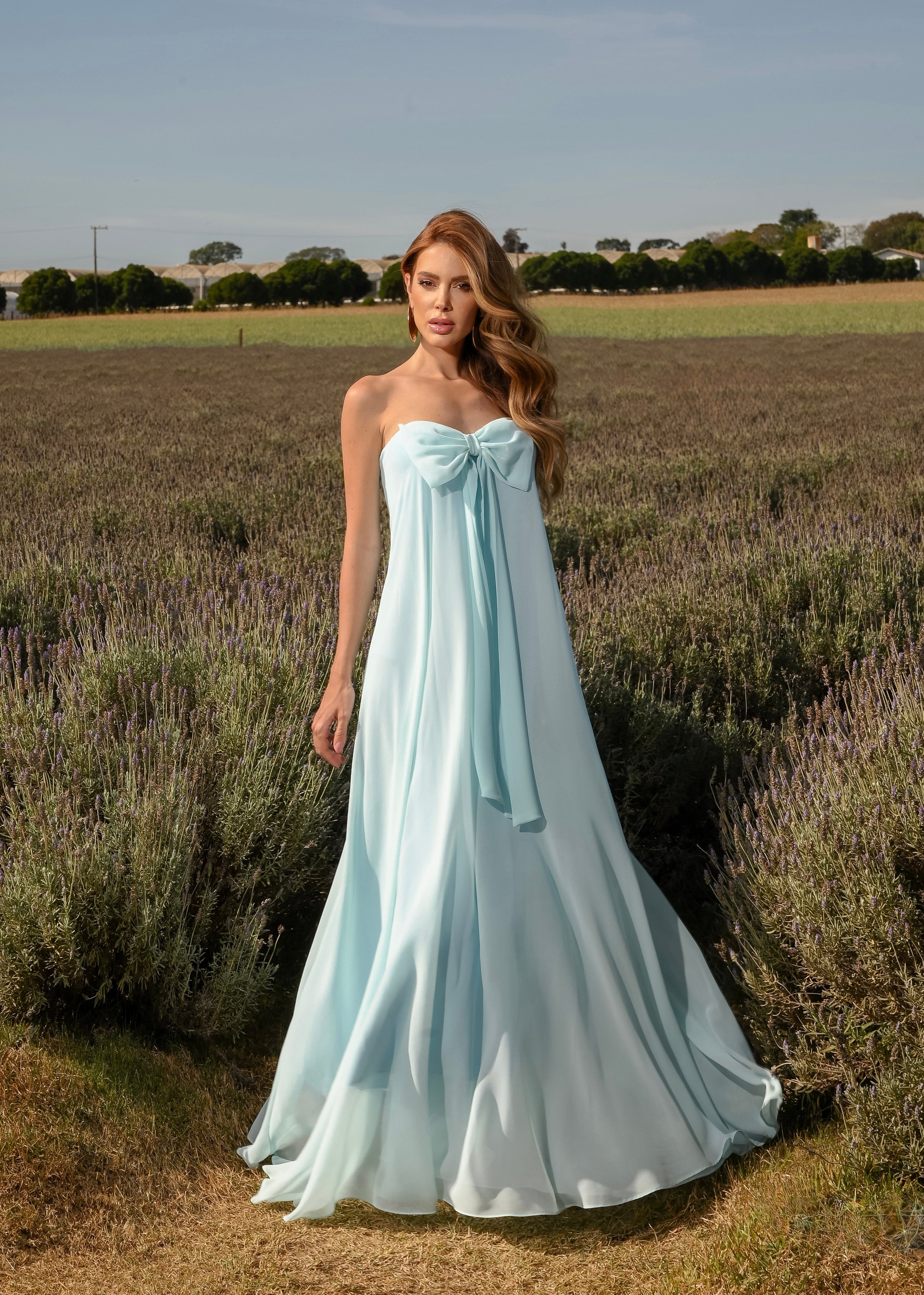 VESTIDO LONGO FLUÍDO DECOTE RETO COM LAÇO AZUL