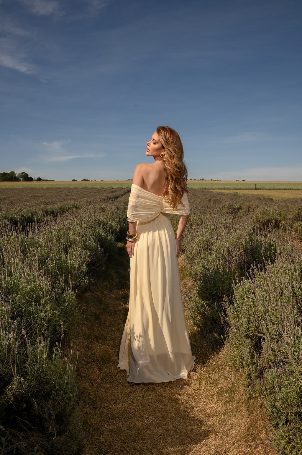 VESTIDO LONGO OMBRO A OMBRO CORSET ESTRUTURADO COM FLOR 3D REMOVÍVEL AMARELO