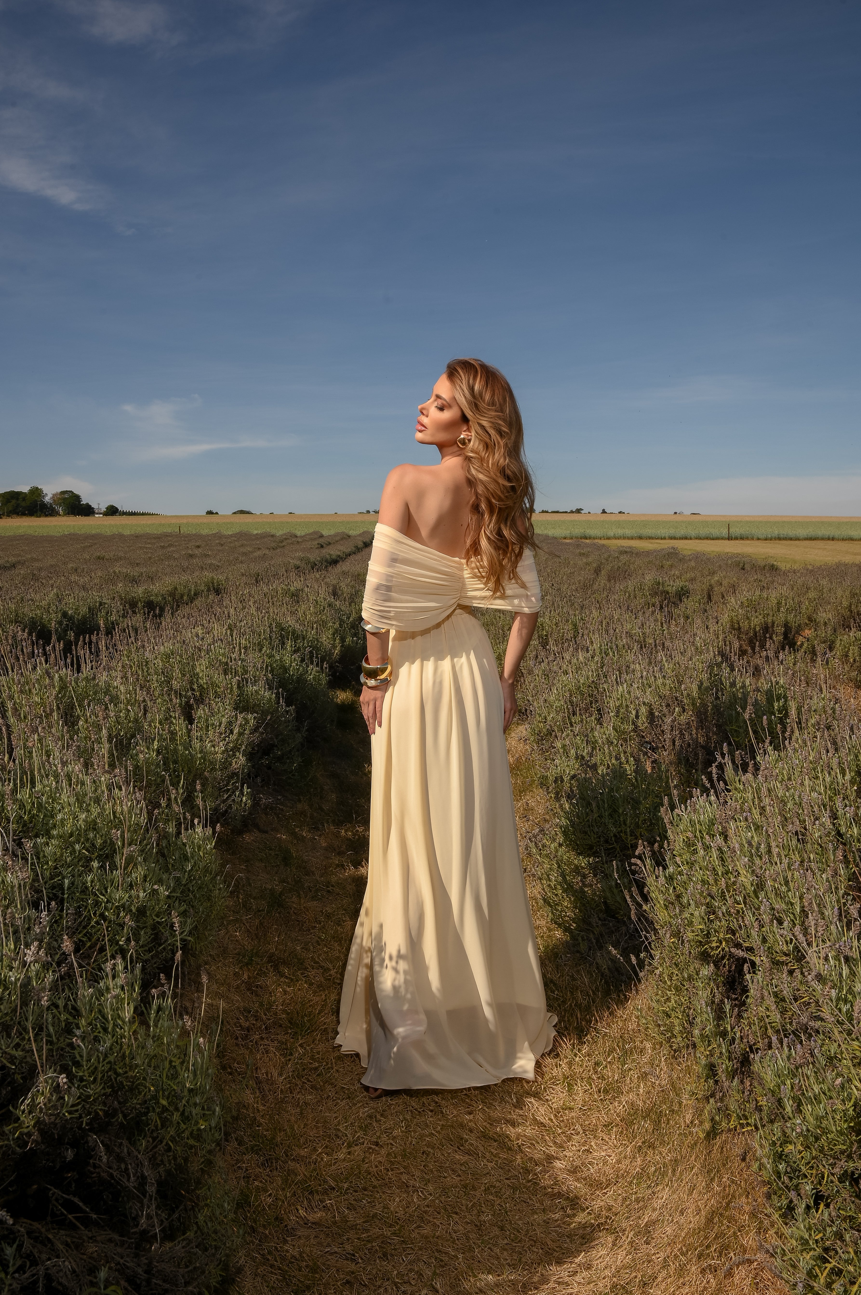 VESTIDO LONGO OMBRO A OMBRO CORSET ESTRUTURADO COM FLOR 3D REMOVÍVEL AMARELO