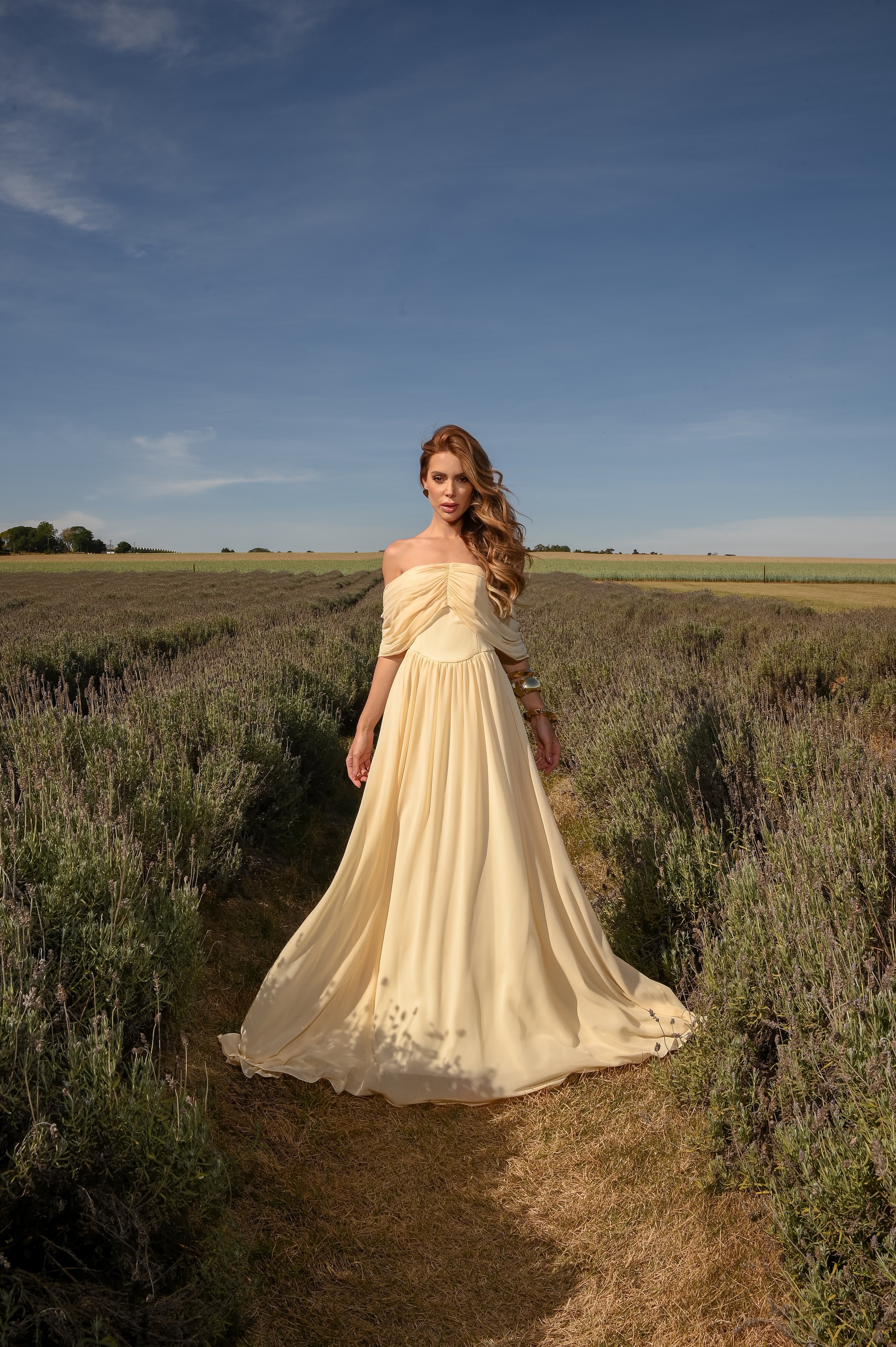 VESTIDO LONGO OMBRO A OMBRO CORSET ESTRUTURADO COM FLOR 3D REMOVÍVEL AMARELO