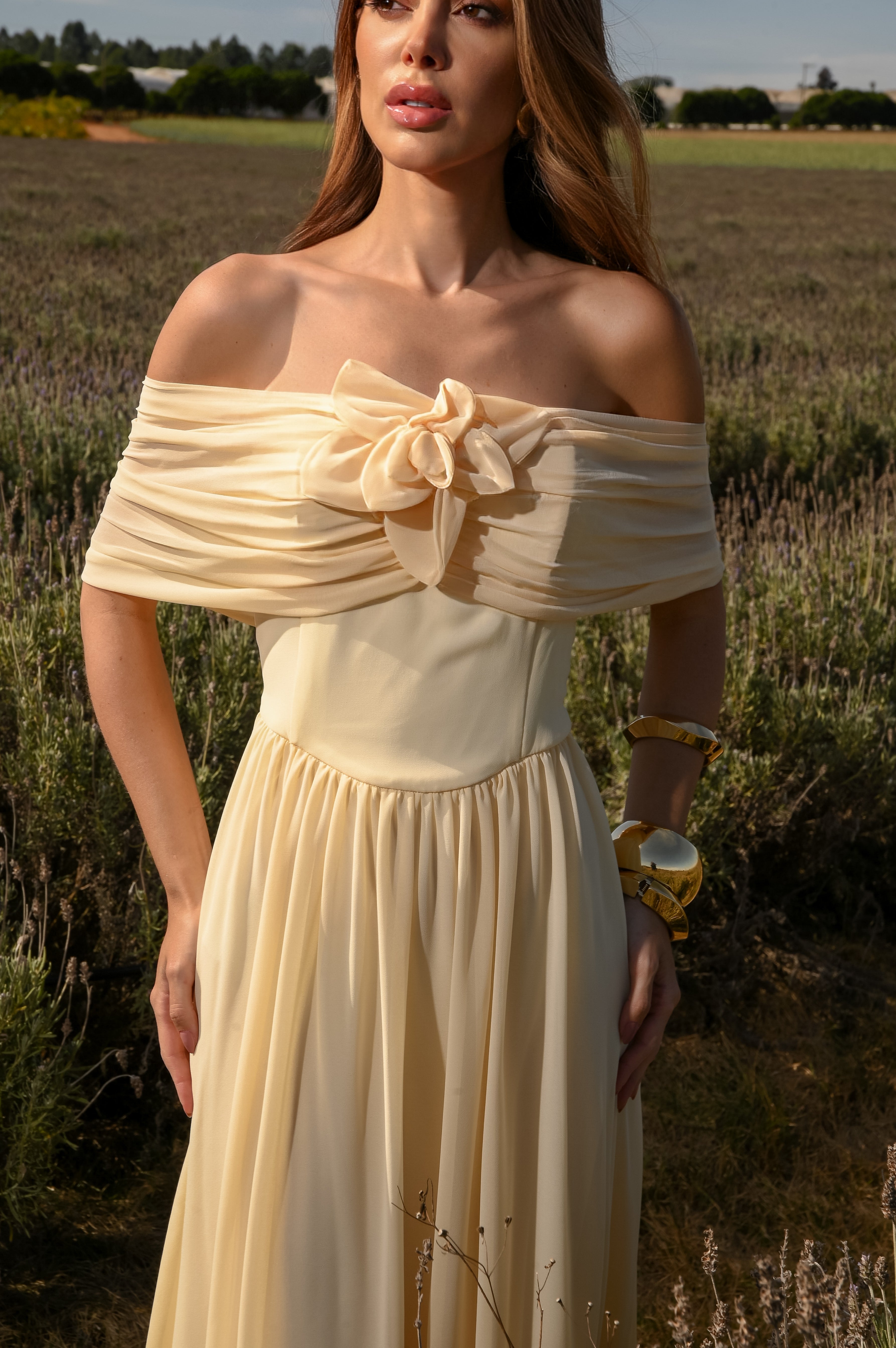 VESTIDO LONGO OMBRO A OMBRO CORSET ESTRUTURADO COM FLOR 3D REMOVÍVEL AMARELO