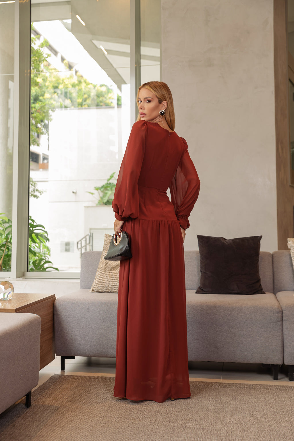 VESTIDO LONGO DECOTE V COM MANGA BUFANTE E TORÇÃO NA CINTURA VERMELHO