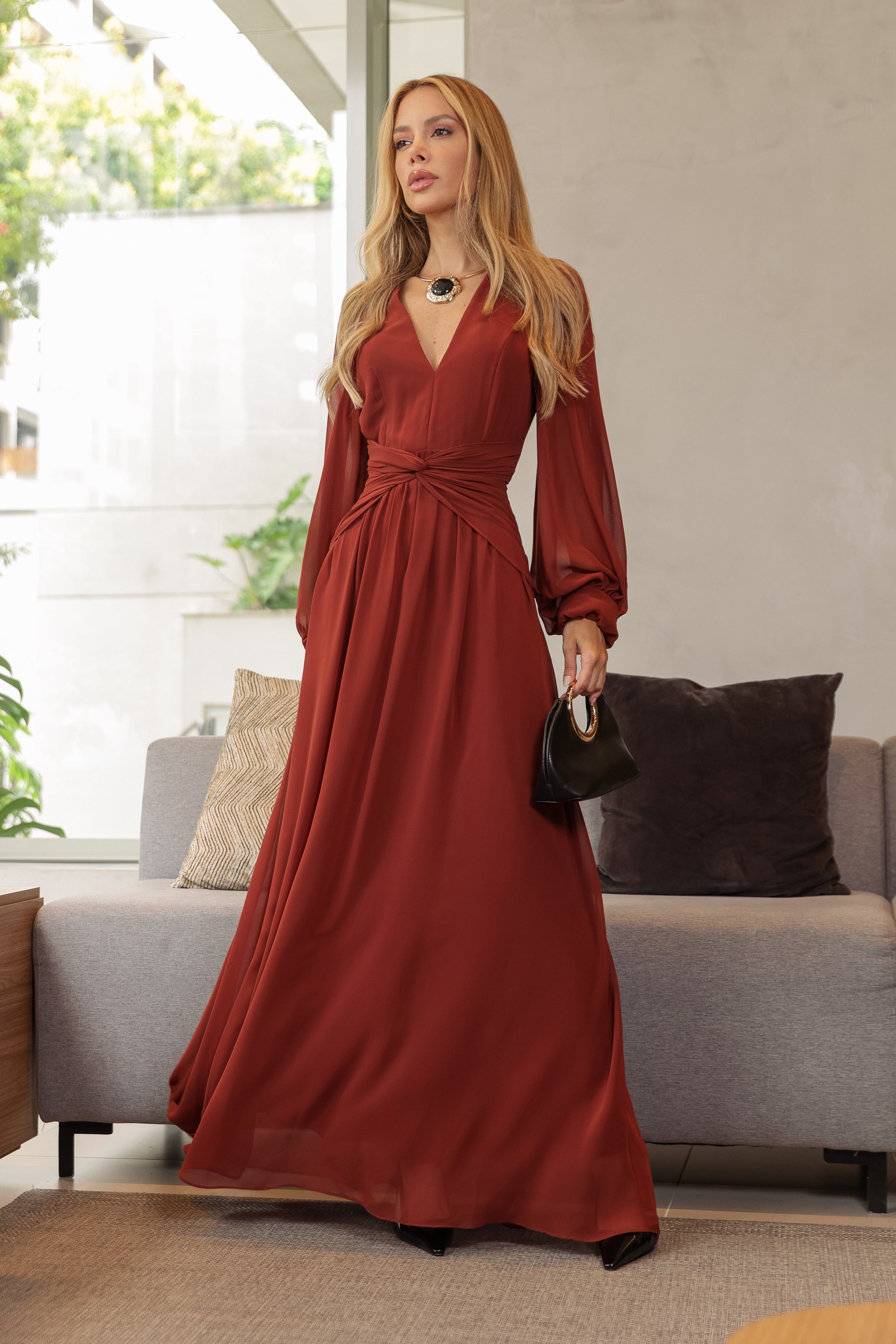 VESTIDO LONGO DECOTE V COM MANGA BUFANTE E TORÇÃO NA CINTURA VERMELHO