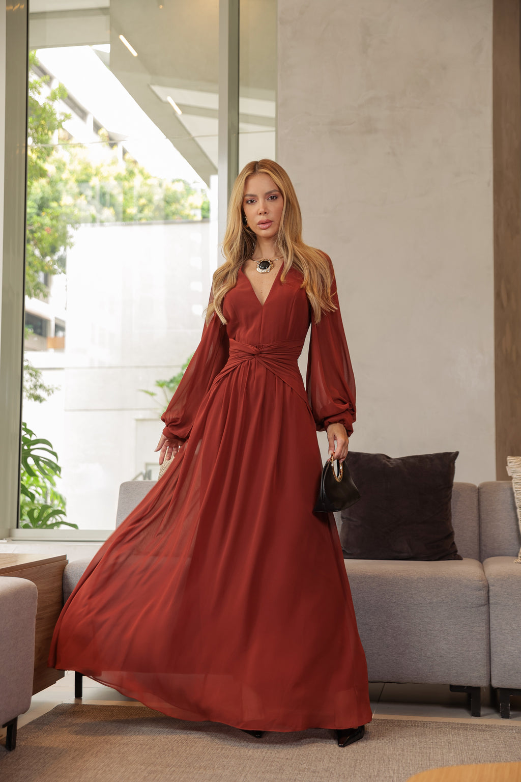 VESTIDO LONGO DECOTE V COM MANGA BUFANTE E TORÇÃO NA CINTURA VERMELHO
