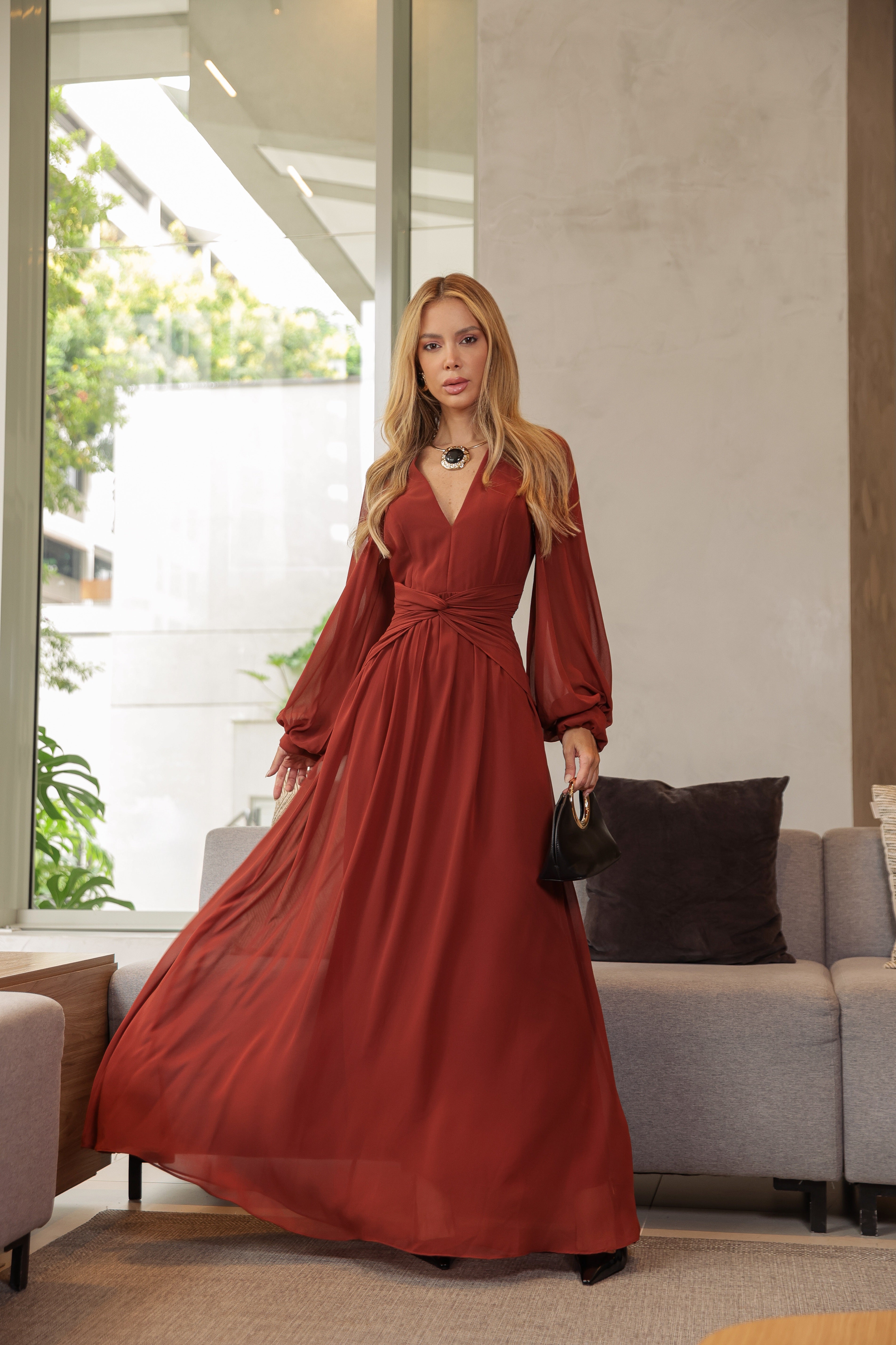 VESTIDO LONGO DECOTE V COM MANGA BUFANTE E TORÇÃO NA CINTURA VERMELHO