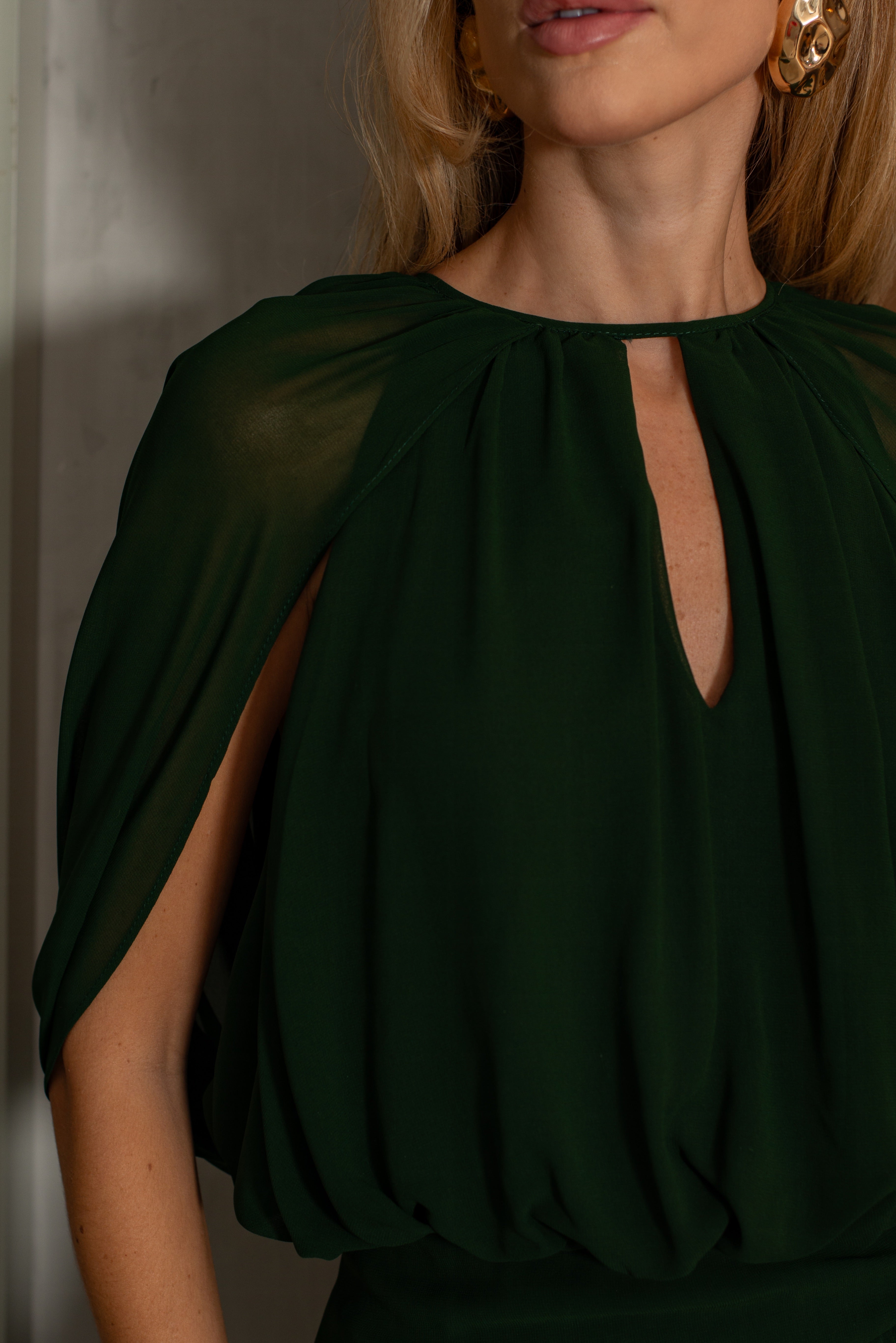 VESTIDO LONGO MANGA MORCEGO COM GOTA NO DECOTE VERDE