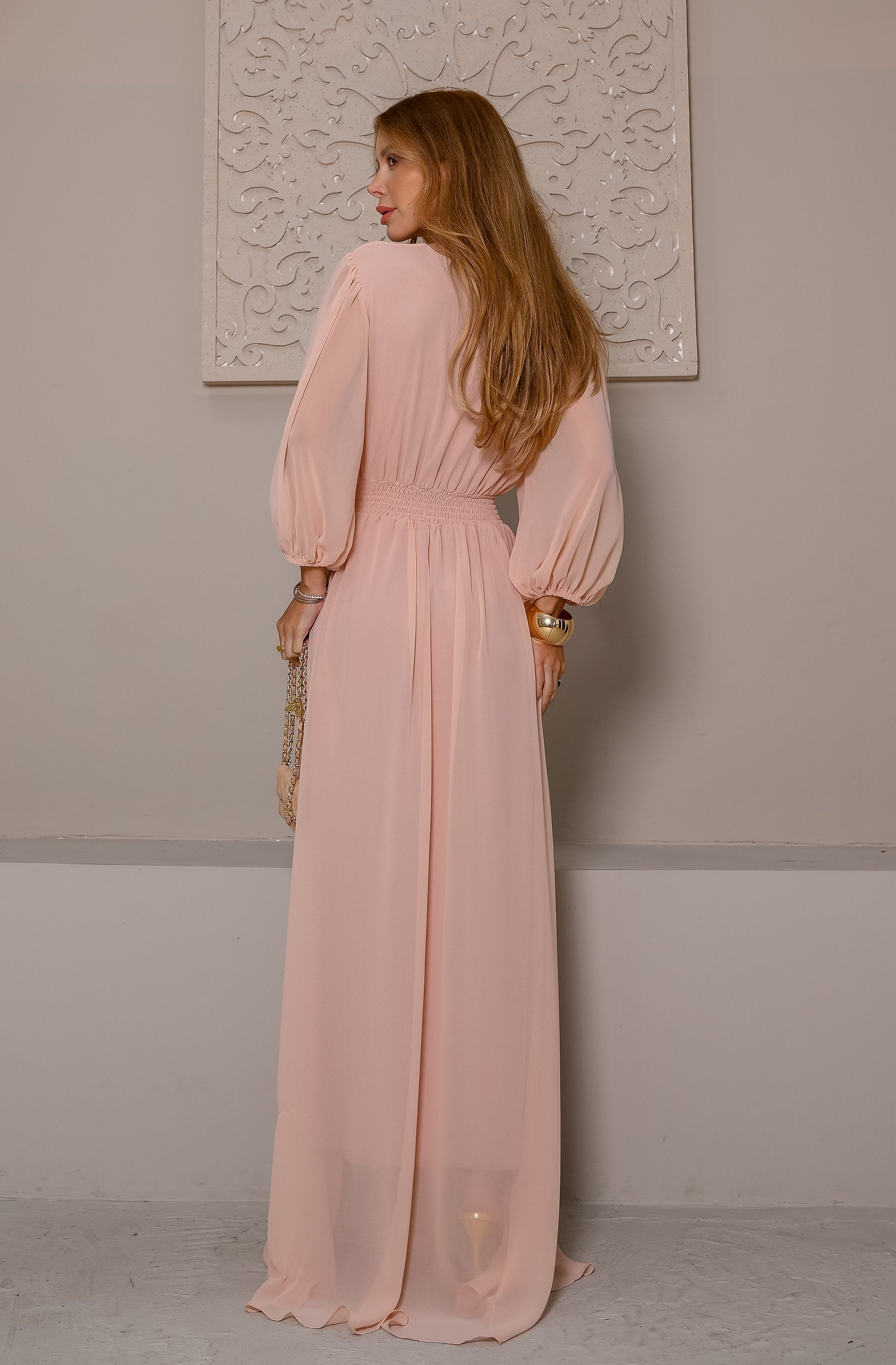 VESTIDO LONGO DECOTE V TRANSPASSADO COM MANGA BUFANTE NUDE ROSE