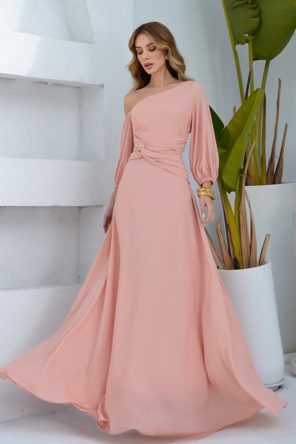 VESTIDO LONGO UM OMBRO COM MANGA BUFANTE E FLORES 3D PÊSSEGO
