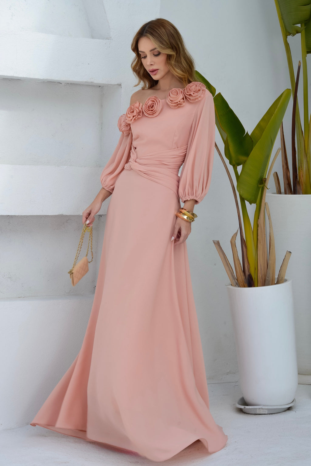 VESTIDO LONGO UM OMBRO COM MANGA BUFANTE E FLORES 3D PÊSSEGO